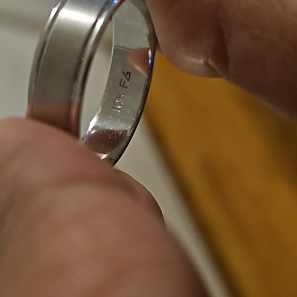 Men's 6.0mm Beveled Edge Wedding Band in 10K White Gold size 10 - Picture 3 of 5